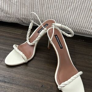 White Strappy Heeled Sandals BCBG Maxazria sizze 6 Brand NEW